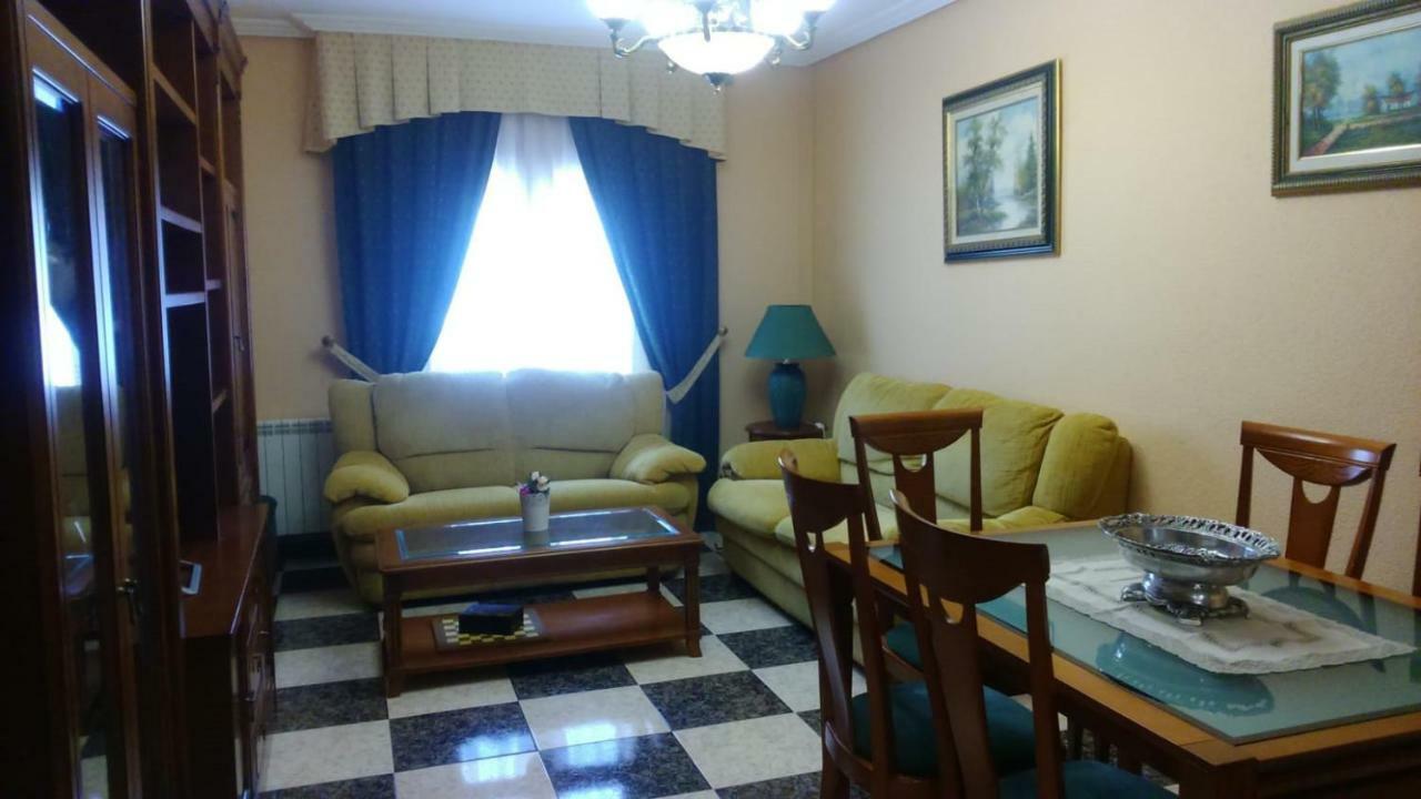 Apartamento Turistico Antigua Universidad 알마그로 외부 사진